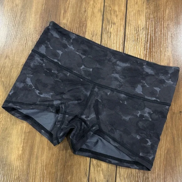 Lululemon Boogie Short - Picture 1 of 4